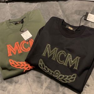 ‼️‼️‼️SOLD‼️‼️‼️BRAND NEW: Authentic: Sweat shirt